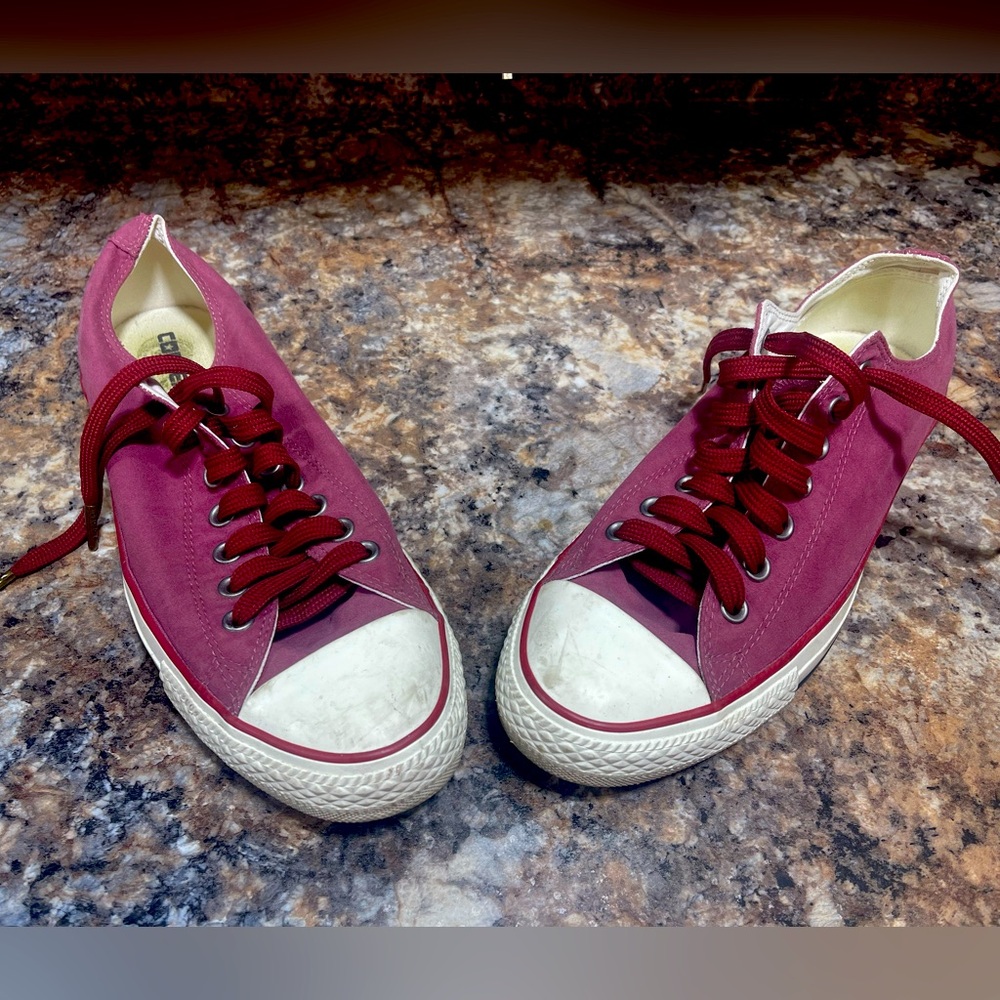 Converse Chuck Taylor men’s size 9.5 mauve